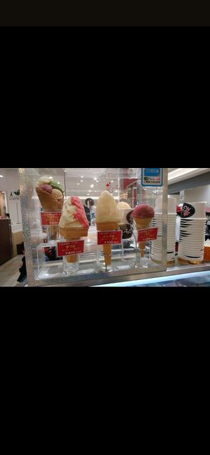 you can find the allergies caption on the cone label. only one of the cone is vegetarian. other three are vegan at Hana Ichigo in Okayama