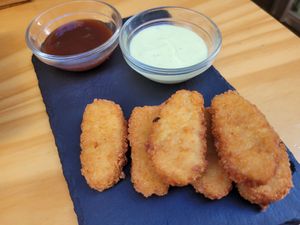 'chicken' nuggets with mayo and BBQ at La Vegana Taperia in Malaga