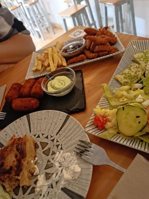 Tortilla, croquetas, lágrimas y sepia at La Vegana Taperia in Malaga