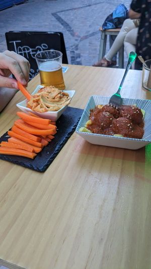 Tapa Hummus of the day and media albóndigas at La Vegana Taperia in Malaga