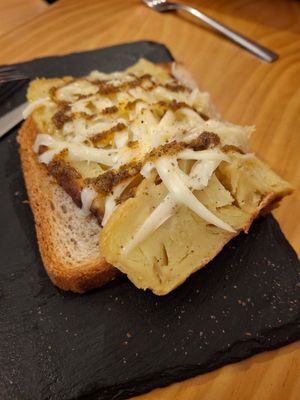 Pintxo de truita de pataques amb formatge i salsa chimichurri at La Vegana Taperia in Malaga