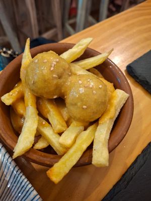 Tapa de mandonguilles amb salsa d'ametlles at La Vegana Taperia in Malaga