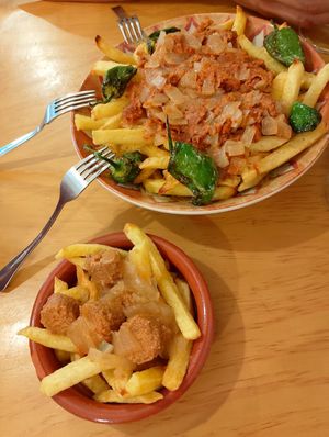 Patatas gordivegan y choricitos at La Vegana Taperia in Malaga