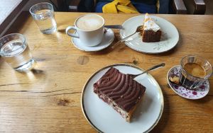 Karottenkuchen, Donauwelle, Espresso und Cappuccino mit Hafermilch at Werftcafé in Flensburg