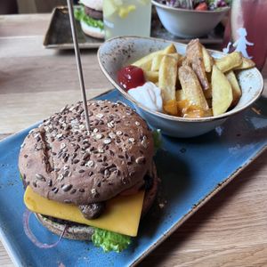 Naturbursche burger with chips  at Hans im Glück in Basel