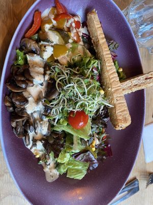 Delicious salad with warm vegetables   at Hans im Glück in Basel