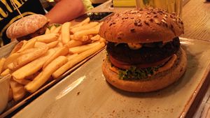 Vegan burgers with fries at Hans im Glück in Basel
