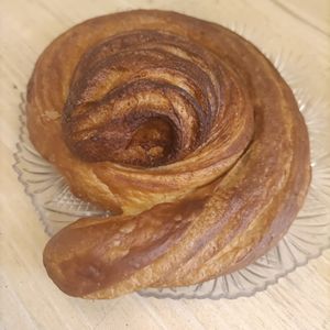 Girella alla cannella vegana at Liberty in Trieste