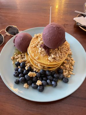 Vegan gluten-free pancakes with blueberries, maple syrup, açai ice and granola💚  at O Diplomata in Porto