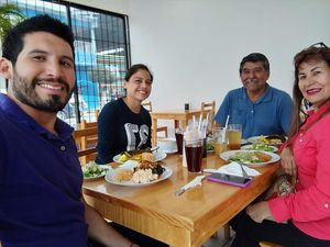 Chiles rellenos de champiñones con guarniciones y agua de frutas. at Kammi in Matamoros