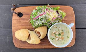 DAYLY MENU 

Bread ＋　Farmer's set(
monthly salad & soup)

Please enjoy it with your favorite bread!
The salad and soup change monthly.
 at 1110Cafe/Bakery in Kawaguchi