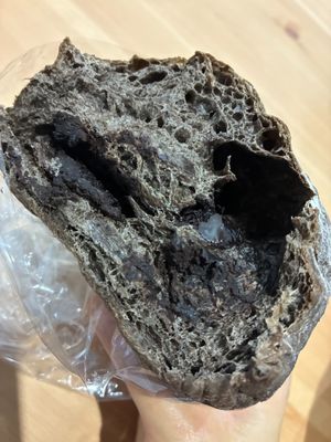 Chocolate bread with bitter chocolate at Sù Xué HōngBèi Fāng 素學烘焙坊 in New Taipei City