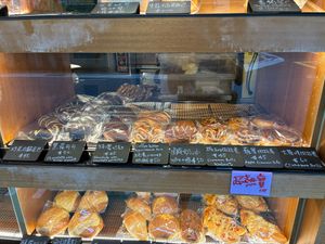 Various offerings at Sù Xué HōngBèi Fāng 素學烘焙坊 in New Taipei City