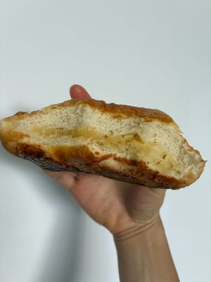 Inside of a puff pastry at Sù Xué HōngBèi Fāng 素學烘焙坊 in New Taipei City