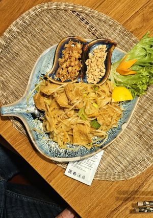 Pad Thai with plant chicken at Quan Que Vietnamese Cuisine in Karlovy Vary