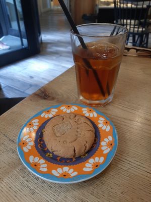 Peanut cookie and black tea at MUG in Trieste