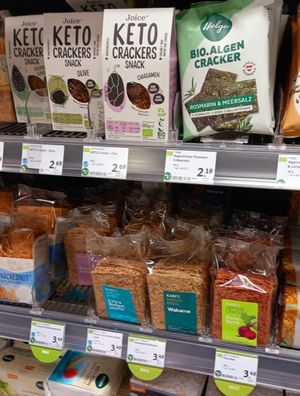 crackers with seaweed and other superfoods at denn's Biomarkt - Marktstr in Hannover