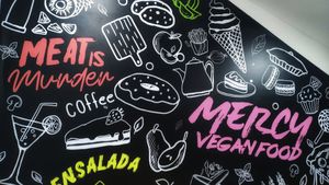 🐾🐾 at Mercy Vegan Food in Bogota