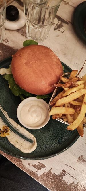 No-fish burger, homemade mayonnaise and French fries  at Green Gorilla in Montpellier