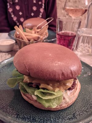 "pink forest" burger at Green Gorilla in Montpellier