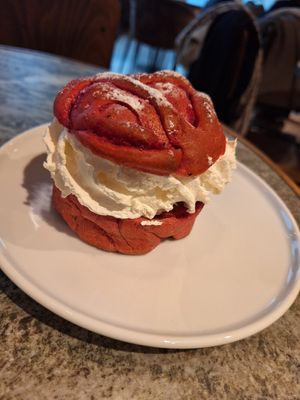 Raspberry Semla at CPH - Espresso House - T2 in Kastrup