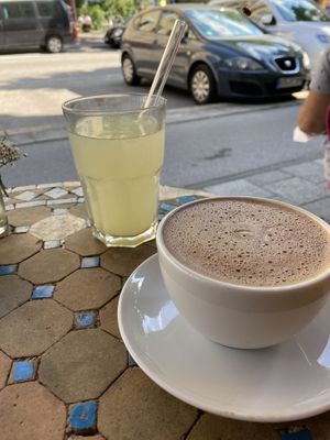 Italienische Schokolade & Limonade at Cafe Jasmin in Munich