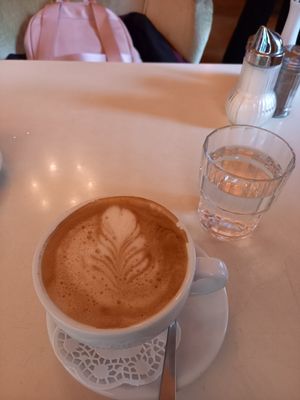 Cappuccino mit Hafermilch at Cafe Jasmin in Munich