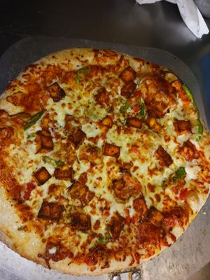 Vegetarian tandoori paneer pizza at Naan-ya Business in Saint John