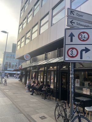 Tolle Location mit einigen Plätzen zum draußen sitzen.  at Shin Ramen  in Hannover