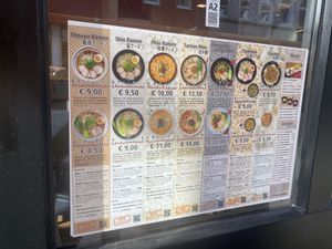 Die Karte bietet ein Potpourri aus Ramen - vegane Gerichte sind mit einem grünen v gekennzeichnet.   at Shin Ramen  in Hannover