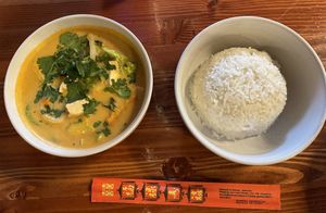 Red curry with tofu   at MOE PHO in Pendleton