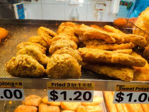 Items available at You Tiao Soya Bean 炸油条豆酱 in Northeast Singapore