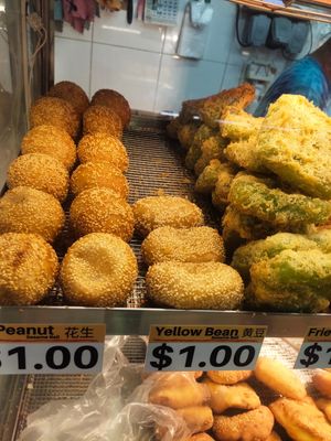 Items available at You Tiao Soya Bean 炸油条豆酱 in Northeast Singapore