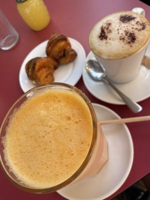 Mini chocolate croissants 🤤   at Arte-sans in Castelldefels