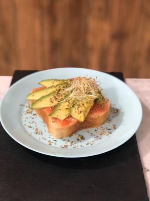Avocado and tomato toast at Arte-sans in Castelldefels