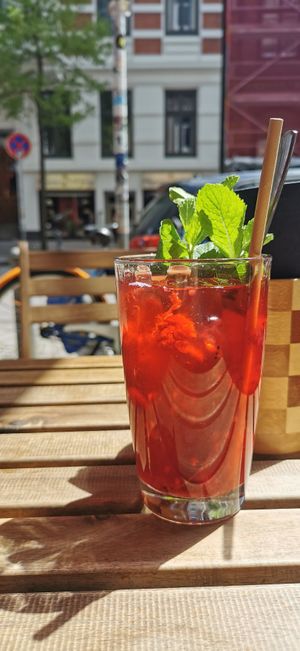 "Red Driver" at An Vegan House - Lange Reihe in Hamburg