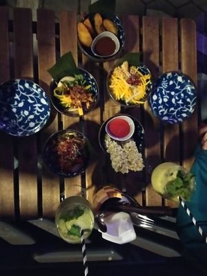 Different bowls and green shakes at An Vegan House - Lange Reihe in Hamburg