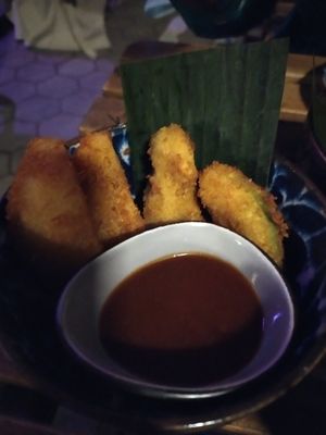 Deep fried pear and avocado at An Vegan House - Lange Reihe in Hamburg