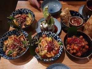 Unsere Tappas-Eskalation - Reis haben wir später nachbestellt at An Vegan House - Lange Reihe in Hamburg