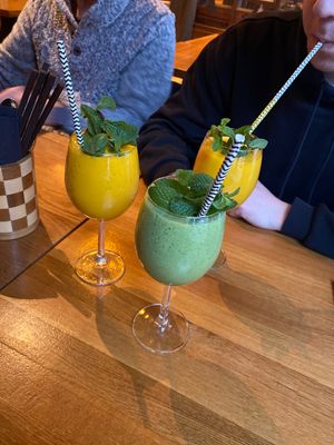 Detox green + mango Kokos   at An Vegan House - Lange Reihe in Hamburg