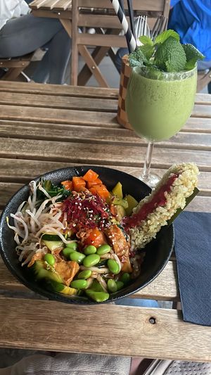 Detox Smoothie und Regenerationsbowl   at An Vegan House - Lange Reihe in Hamburg