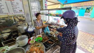 Vegan buffet Heaven! Cute shop owner bonus;) at Hop Nhat in Phan Thiet