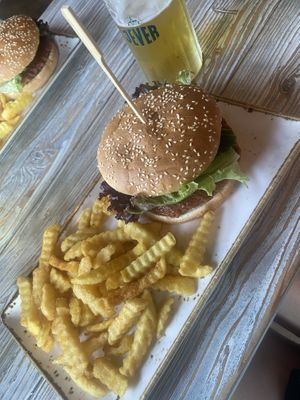 Burger mit Fritten   at Strandschuppen in Heiligenhafen