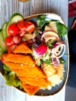 Bowl mit veganem Backfisch at Strandschuppen in Heiligenhafen