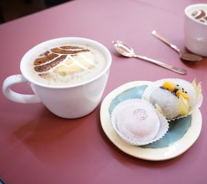Hojichaccino + Rose Mochi + Black Sesame/Physalis Mochi at La Maison du Mochi - Turenne in Paris