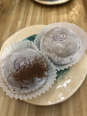 Mochi chocolat sésame et noisettes 😍  at La Maison du Mochi - Turenne in Paris