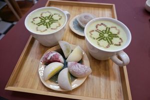 Mochi glacés + Sakura Lattes at La Maison du Mochi - Turenne in Paris