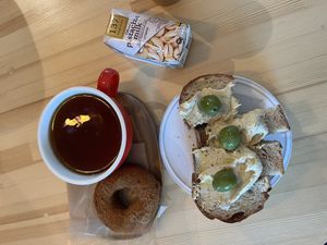 Such a great mostly plant-based place ! Had the best fuelling brunch before snowboarding all day. Quality food, this vegan hummus was amazing, and the brown sugar donut was so good at The Pow Bar Cafe in Niseko
