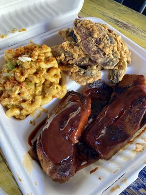 BBQ ribs, Mac n cheese, Mushroom fries  at Dirty Lettuce in Portland