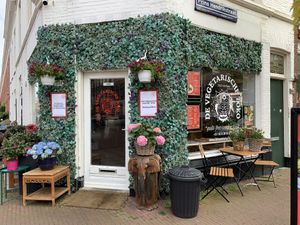 Easy to find in a nice neighborhood   at De Vegetarische Toko in The Hague